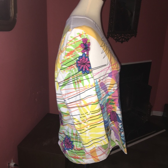 Chico’s colorful springtime neck 95% cotton top - Picture 4 of 5